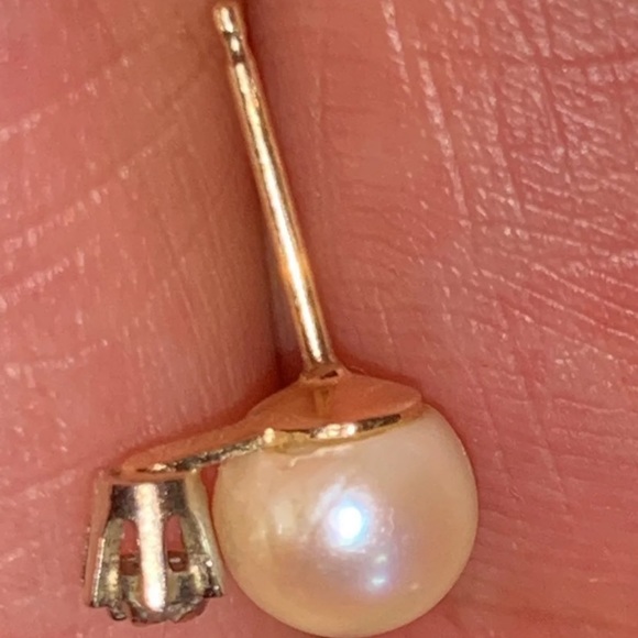 14k single earring. Firm - Picture 3 of 9